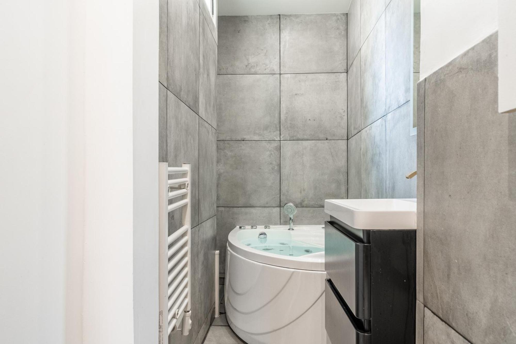 Lavie Maison Eiffel Ac Hot Tub Paris Extérieur photo